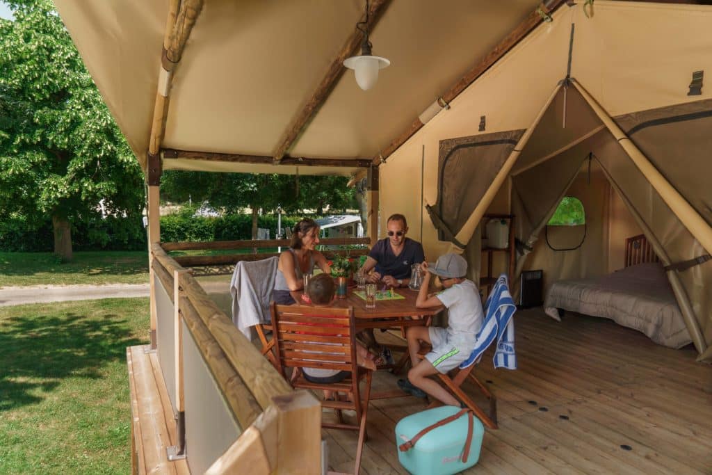 Hébergements en bord de Loire du camping Terre d'Entente près de Saumur
